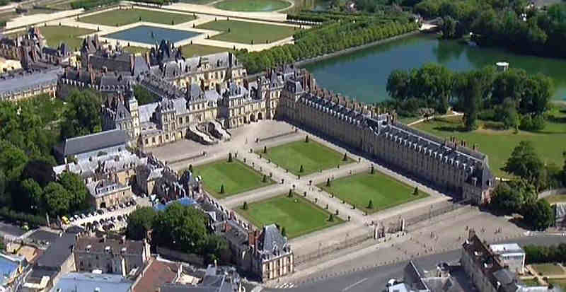 Vue du ch&acirc;teau de Fontainebleau