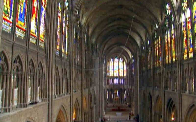Nef de la  basilique de St-Denis